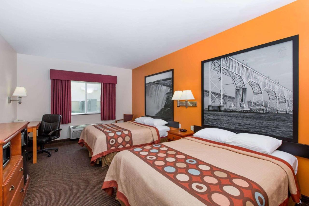 Hotel Super 8 By Wyndham Salina Esterno foto